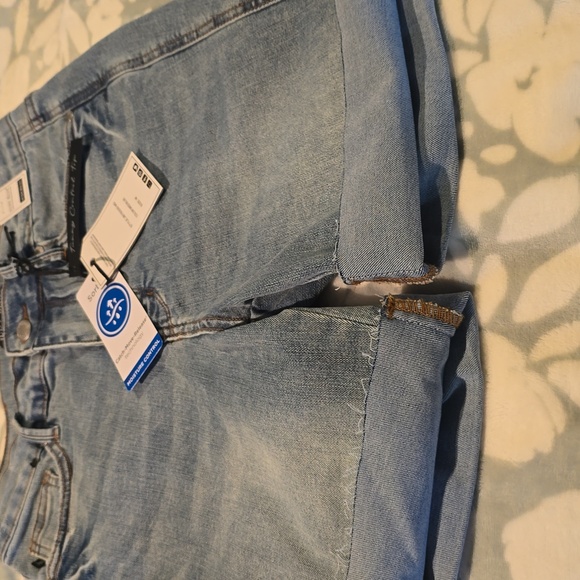 Judy Blue cuffed denim shorts size Medium - Picture 3 of 4